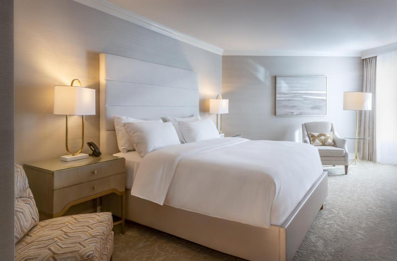 Chateau Vaudreuil Exterior photo A guest room at The Westin Boston Seaport District