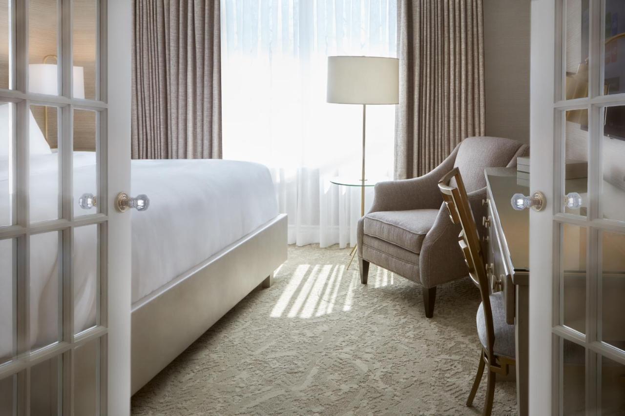 Chateau Vaudreuil Exterior photo A guest room at the Hotel Commonwealth
