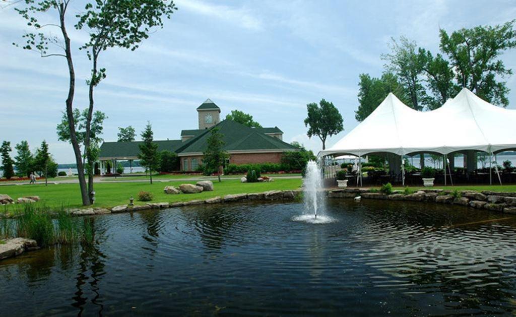 Chateau Vaudreuil Exterior photo The Lake and Valley
