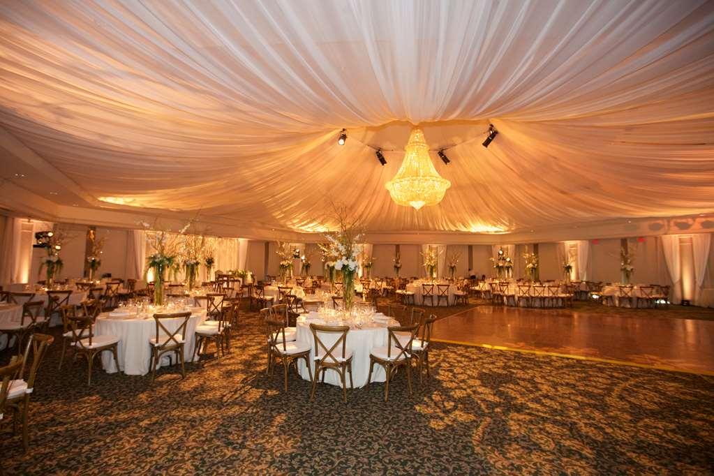 Chateau Vaudreuil Exterior photo The tent at the Ritz-Carlton, Laguna Niguel
