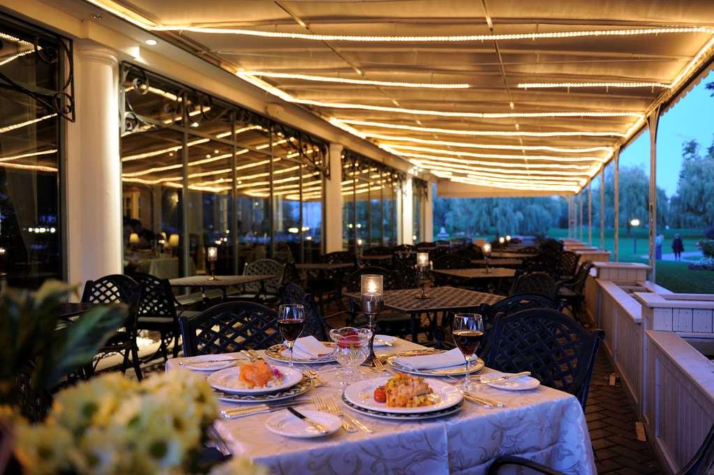 Chateau Vaudreuil Exterior photo The restaurant
