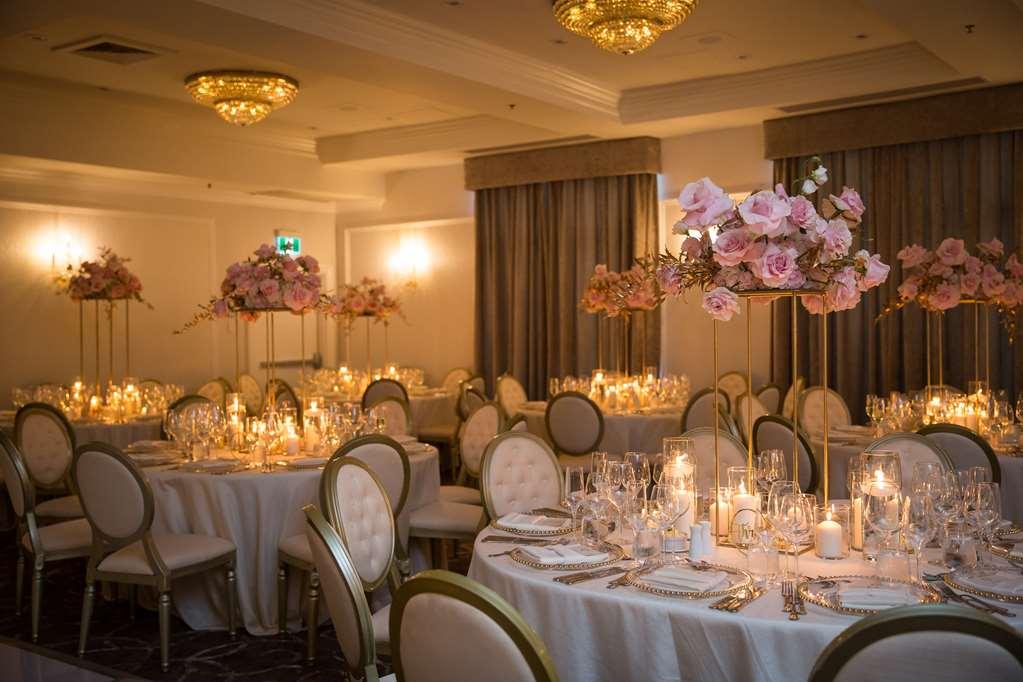 Chateau Vaudreuil Facilities photo The ballroom at the hotel