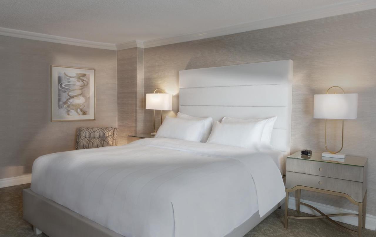 Chateau Vaudreuil Exterior photo A bedroom at The Ritz-Carlton, Boston