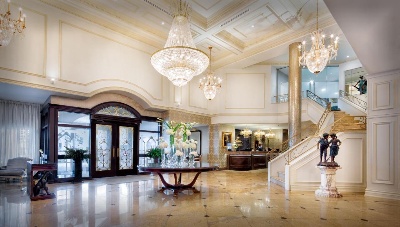 Chateau Vaudreuil Exterior photo The lobby of the Four Seasons Hotel