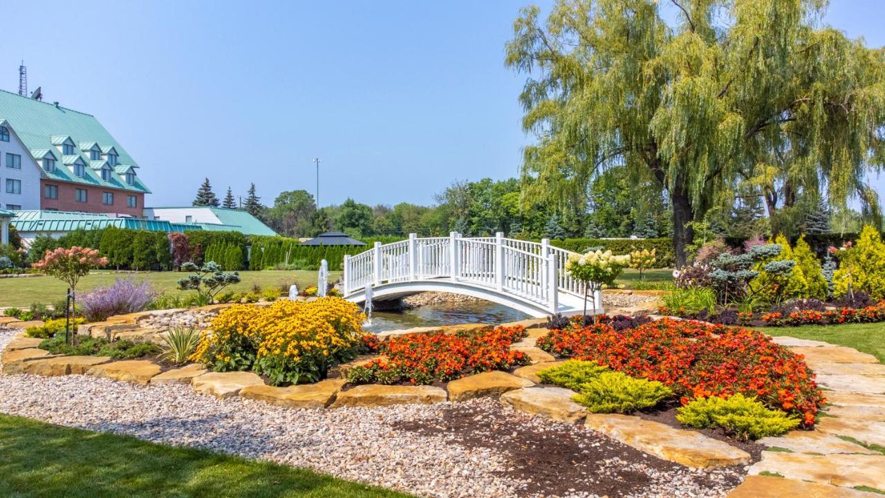 Chateau Vaudreuil Exterior photo The gardens at the National Museum of the Marine Corps